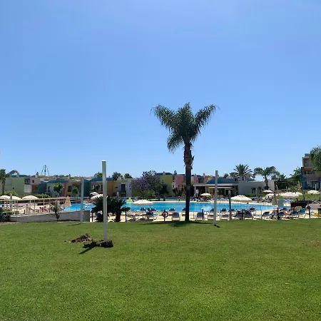 Penthouse 160sqm Wide Terraces Pool View & Private Hot Tub & Parking * Albufeira