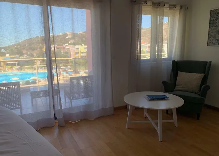 Penthouse 160sqm Wide Terraces Pool View & Private Hot Tub & Parking Апартаменты Албуфейра