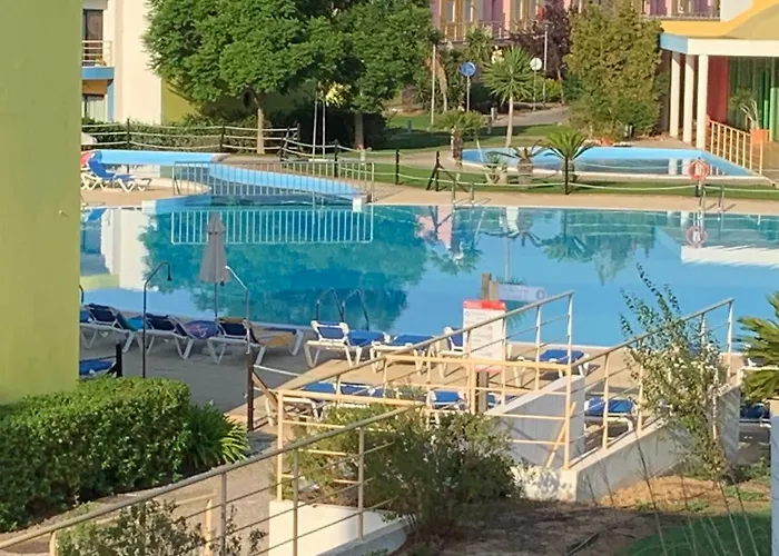 Апартаменты Penthouse 160sqm Wide Terraces Pool View & Private Hot Tub & Parking