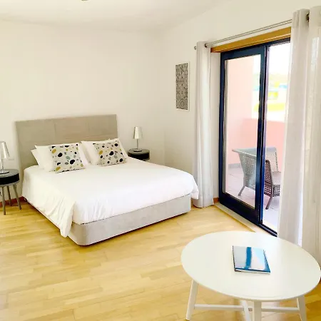 Penthouse 160sqm Wide Terraces Pool View & Private Hot Tub & Parking * Албуфейра