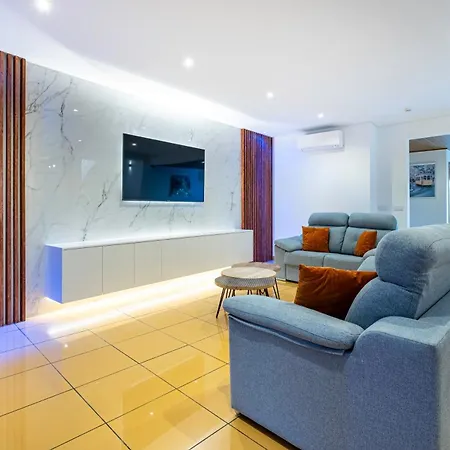 شقة Penthouse 160sqm Wide Terraces Pool View & Private Hot Tub & Parking *