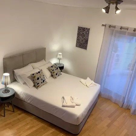 Апартаменты Penthouse 160sqm Wide Terraces Pool View & Private Hot Tub & Parking Албуфейра