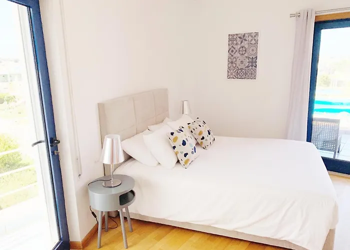 Penthouse 160sqm Wide Terraces Pool View & Private Hot Tub & Parking * Albufeira