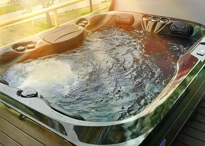 Penthouse 160sqm Wide Terraces Pool View & Private Hot Tub & Parking Appartement