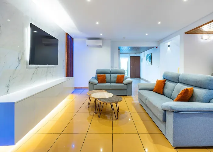 Penthouse 160sqm Wide Terraces Pool View & Private Hot Tub & Parking Appartement Albufeira