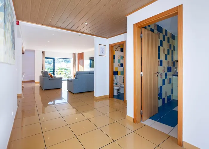 Penthouse 160sqm Wide Terraces Pool View & Private Hot Tub & Parking