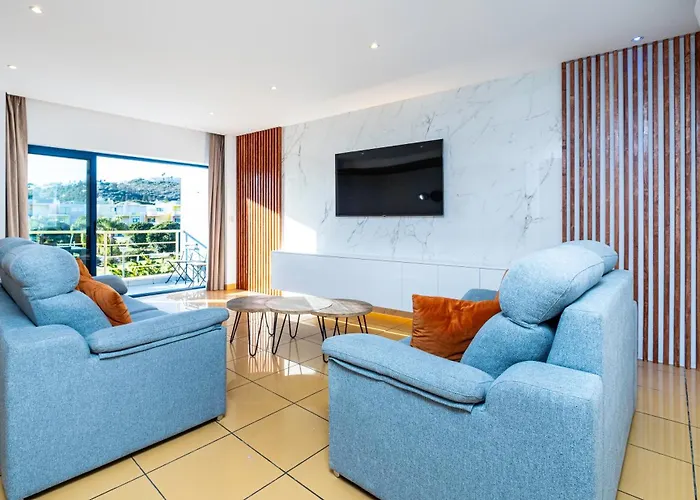 Penthouse 160sqm Wide Terraces Pool View & Private Hot Tub & Parking Albufeira