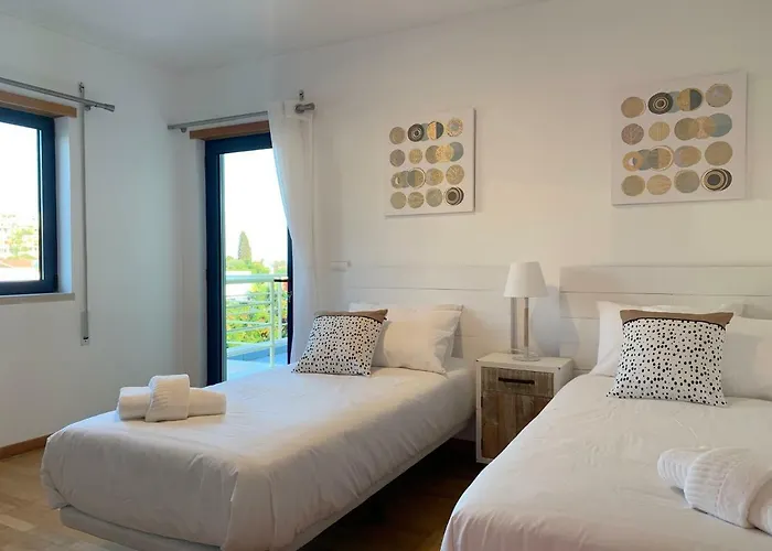 Penthouse 160sqm Wide Terraces Pool View & Private Hot Tub & Parking * Albufeira