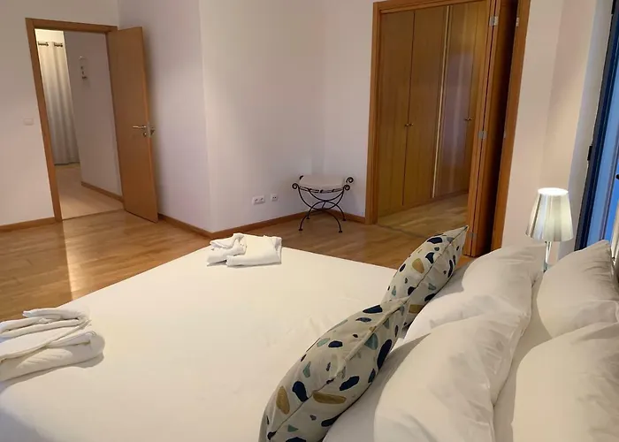 Penthouse 160sqm Wide Terraces Pool View & Private Hot Tub & Parking * Albufeira