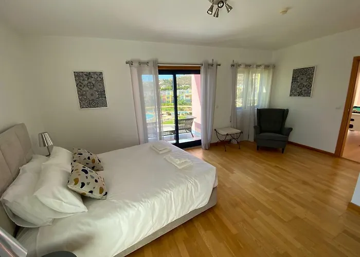 Penthouse 160sqm Wide Terraces Pool View & Private Hot Tub & Parking *