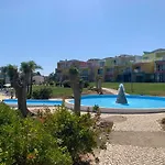 Penthouse 160sqm Wide Terraces Pool View & Private Hot Tub & Parking * Albufeira